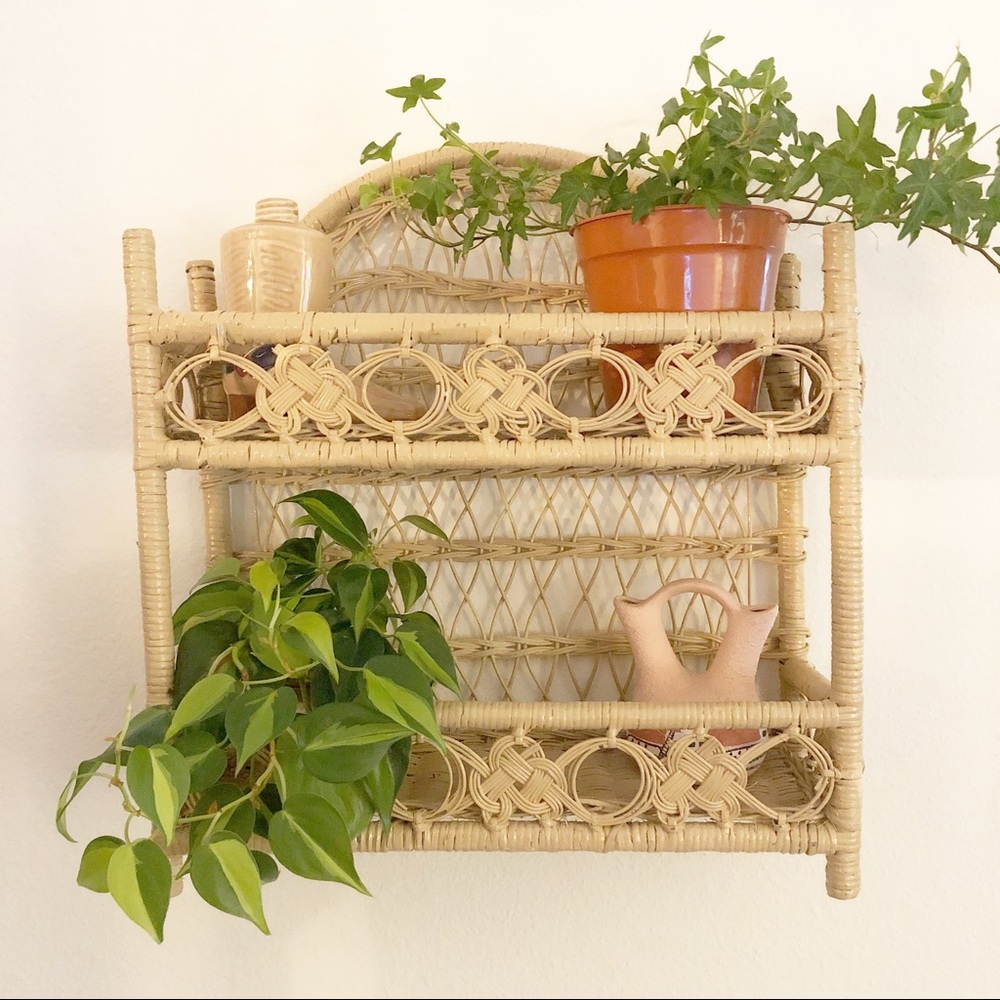 Wicker shelf